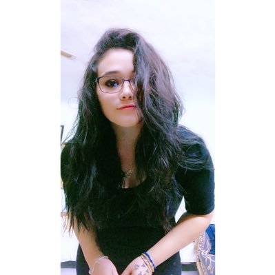 hola ✌🏻 sígueme y te sigo 💕✌🏻 “Los escritores nunca olvidan a una persona: escriben de ella hasta desgarrarse el alma.”
