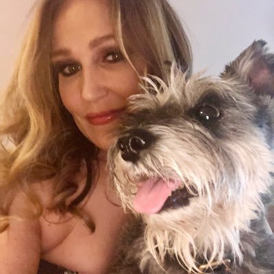 Belgian transplant in NY via London. Dog mom | Pilates teacher | Founder @risethrough