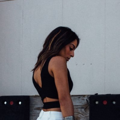 aleegxo's profile picture. To handle yourself, use your head; to handle others, use your heart. - E. Roosevelt