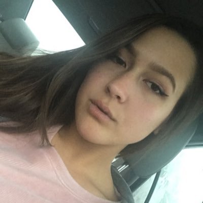 LinnaeDowns's profile picture. Yearning to grow