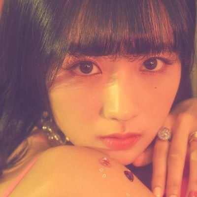 너 때문에 나는 행복하다 ♥️ chobom ♥️














[ instagram: @bbomrassing ] i love sunmi alot too fight me on that 😉
× moomoo pink panda ×