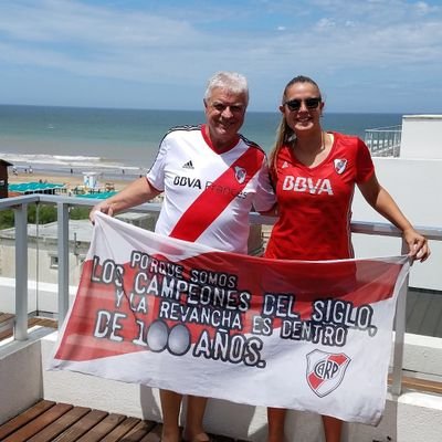 Profe de Educación Física - socia y fanática de River - amante del Handball - Arquera de la selección argentina de futbol 7.