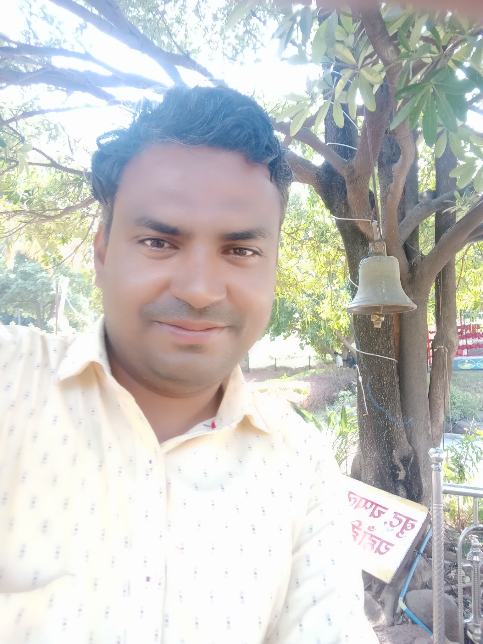 BE/MBA..Abhina puchho hume ki manzil kaha hai. abhi to humne chalne ka irada kiya hai.na haare hai na herenge kabhi.ye kisi aur se nahi khudse ye vada kiya hai.