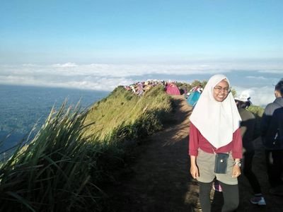 NonanaNurul's profile picture. Women mountaineer