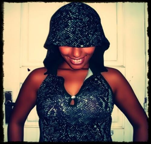 Sou tranquila gosto de black music , cinema, etc ... acabei de me Formar na Facul ( letras )