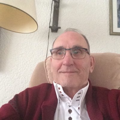 JanHoen3's profile picture. Omzien naar Elkaar  Niet geven waar de mensen denken recht op te hebben Maar wat ze nodig hebben