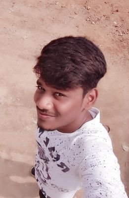 Sinthanai8's profile picture. typing