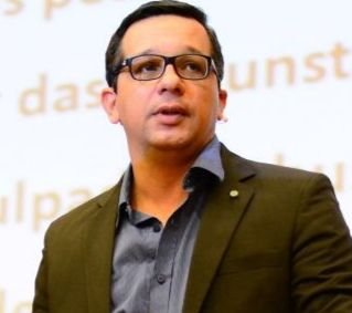 🌐 CEO & Founder da Líder Ação #consultoria
👨👩👦👦 Pai do Rodrigo, Rayane e Júnior
💲 Liderança & Marketing de Guerra
🏅 Coronel do Exército Brasileiro