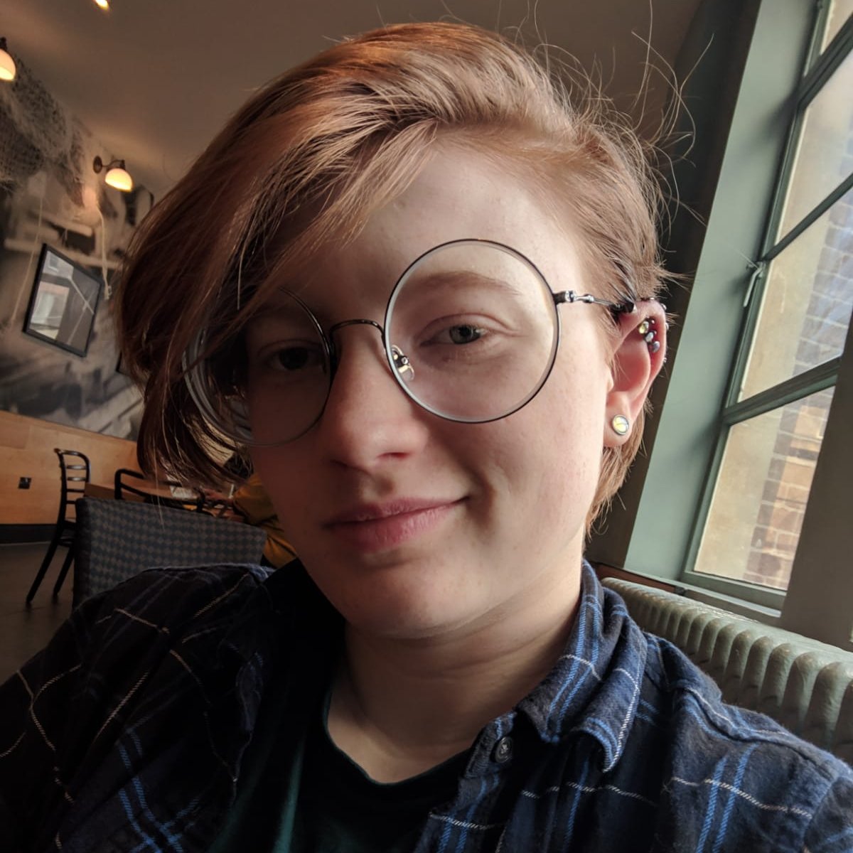 CharlieBee2202's profile picture. 