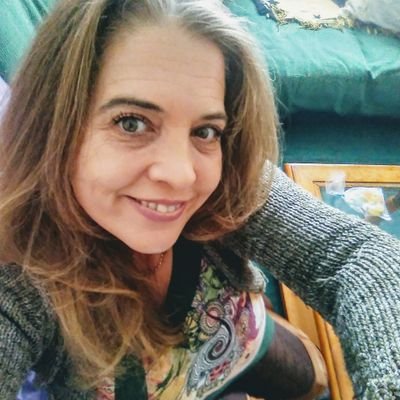 escaravajoazul's profile picture. No conozco la palabra no, porque siempre hay esperanza, luchadora hasta el final, en busca de la verdad. Amante de mis dos patrias que llevo en el corazón.