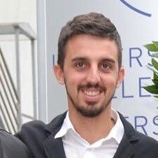 Commerciante e blogger. Mi nutro di fantacalcio e di serie tv, guardo spesso Ritorno al Futuro.