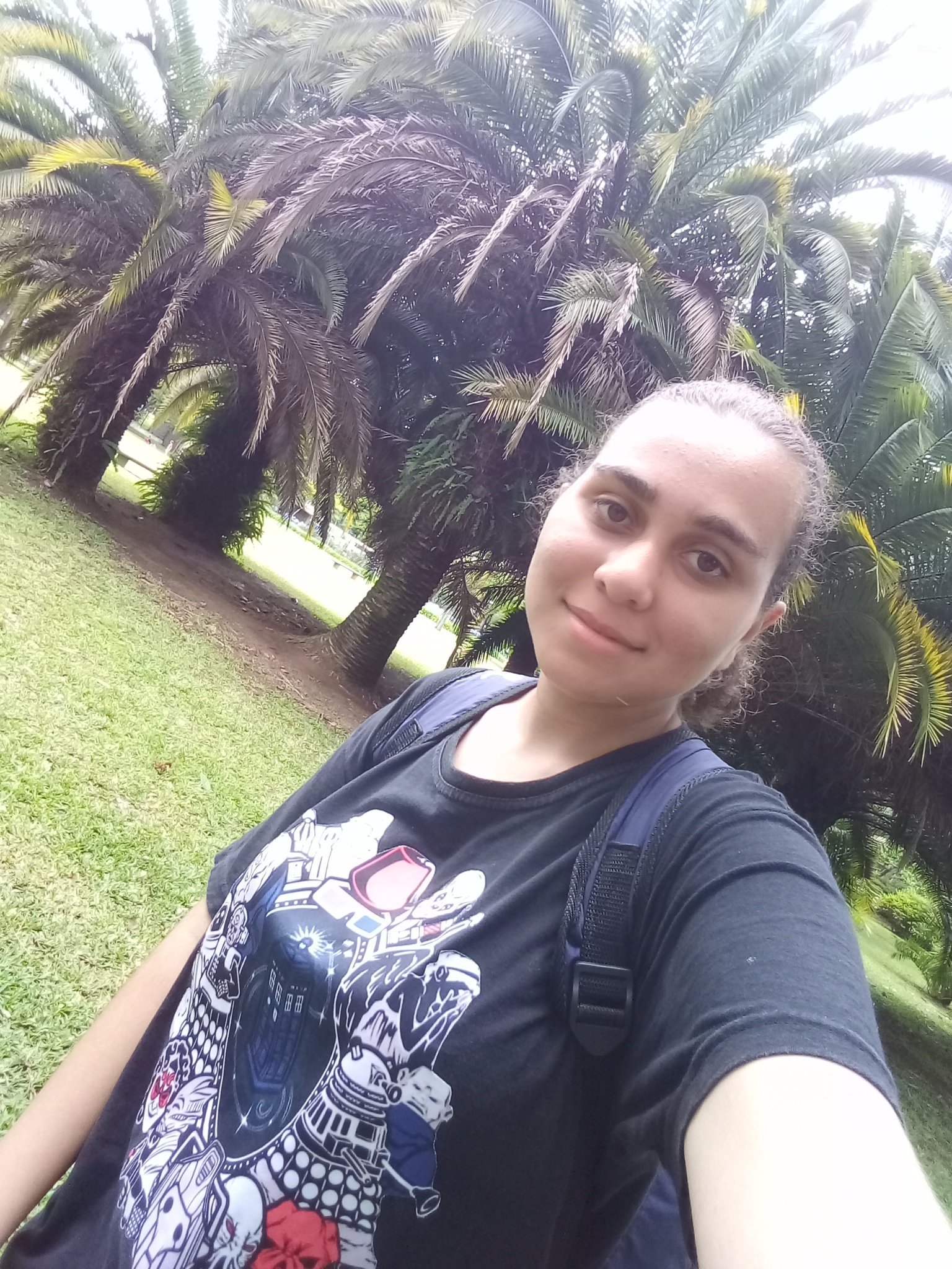 Gosto de tocar violoncelo, jogar volei e andar de skate