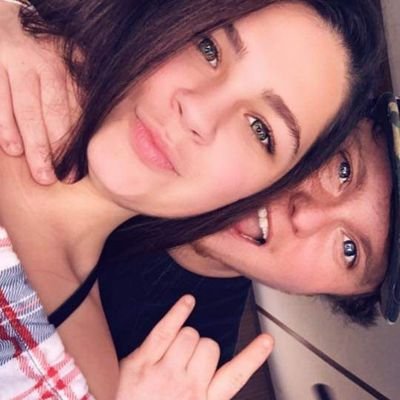 snapchattt/ daflowers69 👀
on 12/19/18 ii got the love of my life back.💜💚