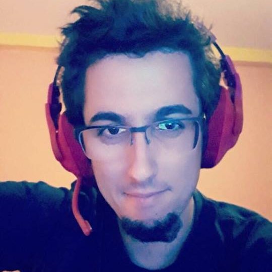 Salut! Je me présente, Quentin, 24 ans, petit streameur sans prise de tête. Je joue principalement à LOL, PUBG et Tekken. J'adore les jeux indépendant aussi. :)