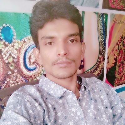 मेरे चाहने वालो की तादाद बढ़ती जा रही
मुझसे नफरत करने वालो अपनी दुआओ में थोड़ा असर लाओ