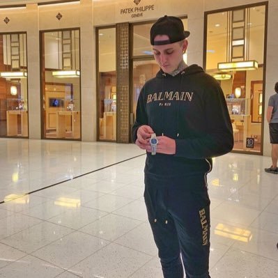 23, British, Forex financial market trader, Traveling the world 🌍