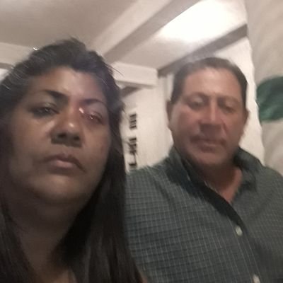 Madre de 2 hijos, esposo, 2 nietos y una nuera.