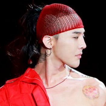 권지용; Kwon Ji Yong {@KJYXNG}, mejor conocido como GD o G-DRAGON. Líder de BIGBANG, compositor, productor y más.