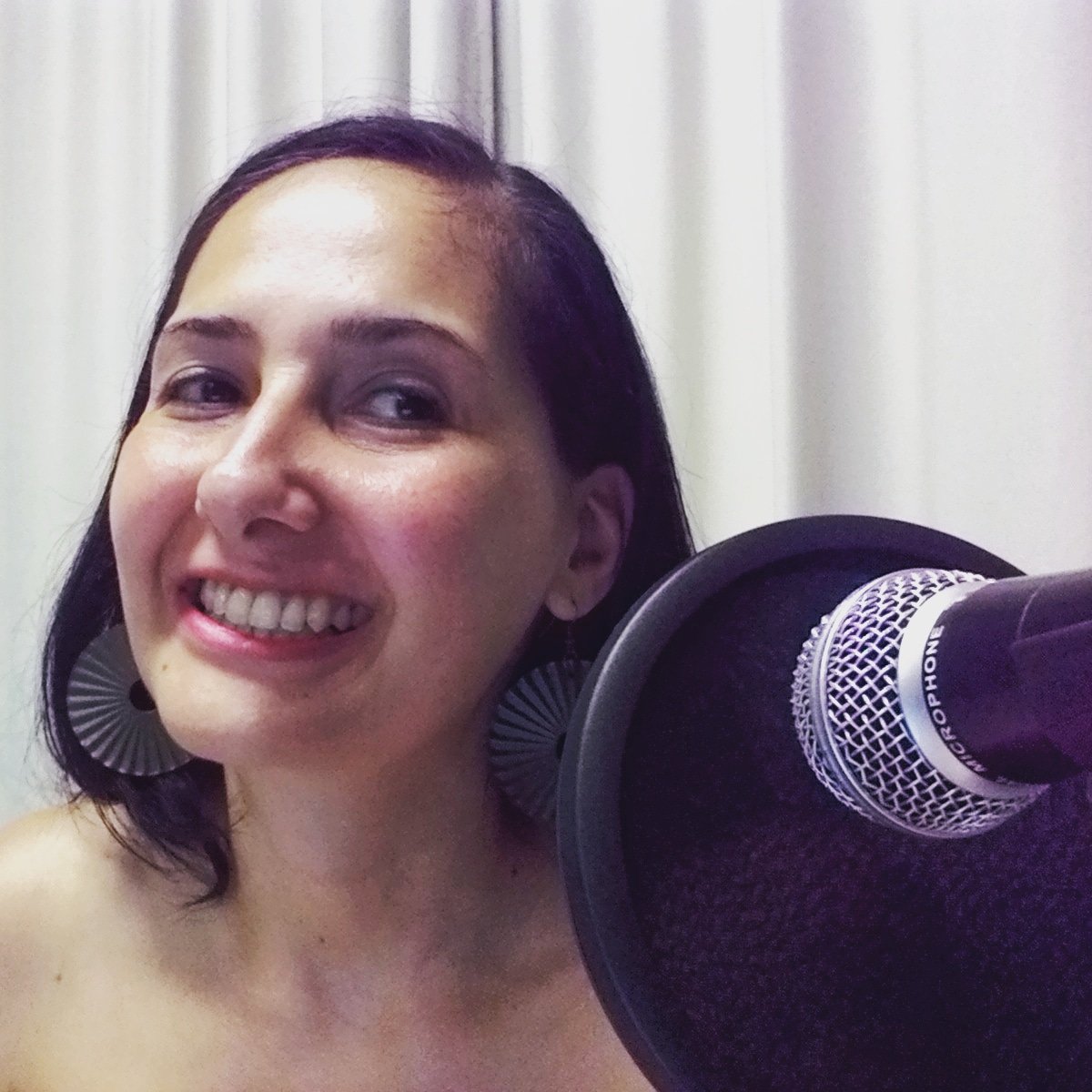 Jornalista, podcaster e pesquisadora de rádio e mídia sonora.
Apaixonada por cultura e, principalmente, por Música!