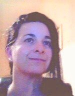 Miriame, Assistante Administrative Freelance, aide les professionnels dans les tâches administratives et secrétariat.