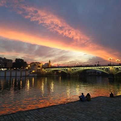 De Triana, del Grande de Andalucia, de izquierdas, pero sin presumir. Yonki y gitano.