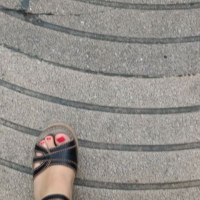 Barcelona🔁Den Haag
Fili #linguist
🤓Languages #Teacher ES·CAT·EN·NL·FR
✍️ #Proofreader
#codeswitcher at ❤️
#multilingual by heritage 🌍
#talkative in person 👥