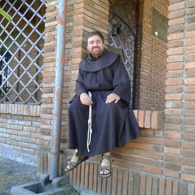 Ronalddamianv's profile picture. Por vocación soy profe de Historia y fraile franciscano (ofm). Dicen que soy muy alegre y  artista😊!!! Quien dijo que ser religioso es aburrido?