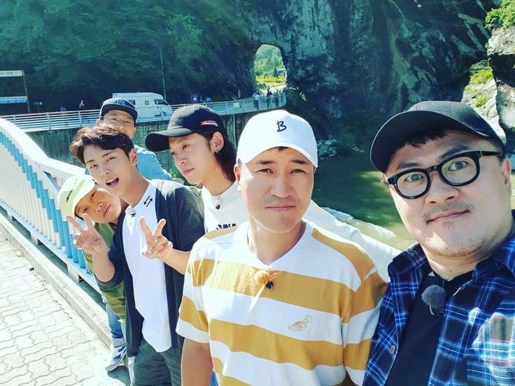 -Fan Accout 🏖️🏖️🏝️ -2 Days & 1 Night(1박 2일) is a South Korean reality-variety show that air on KBS2.