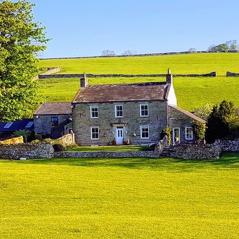 Located between Askrigg and Hawes in beautiful Wensleydale, North Yorkshire Old Camms Barn (sleeps 8-10 people) and Owl Barn (sleeps 2 people).