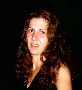 Alegre,ativa,esportista,amiga,generosa e aventureira