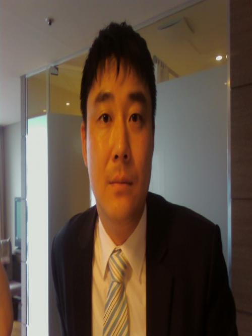 zec33's profile picture. 부산 사는 잘생긴 부산남~