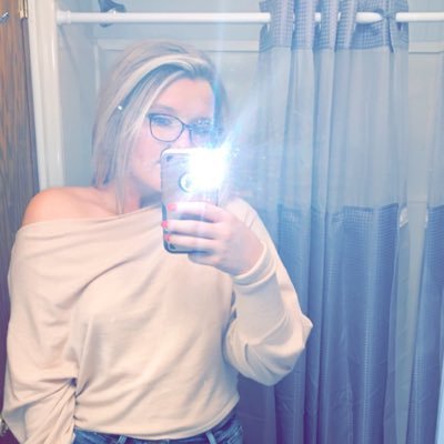 brookeann3399's profile picture. • Finding myself •


     sc: brooke0399