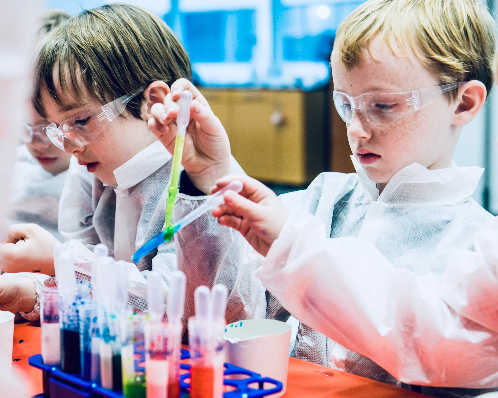 Cognitive neuroscientist using neuroscience advances to improve treatments for mood disorders. Devoted mom and mentor to junior scientists.