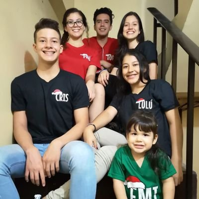 Hola lo mejor que me a pasado en mi vida es tener una familia maravillosa. Los amo mucho 😍