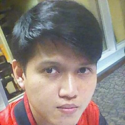 Seorang yg bermimpi menjadi anak kecil yg pintar | Hal disukai: Berakting | Menyanyi | Bermain Musik, Futsal dan Berbagi Cerita. Email: ichsan.aliyyah@gmail.com