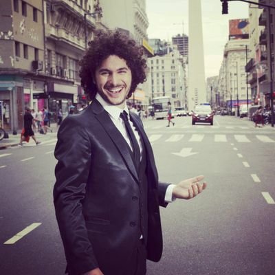 Comediante | Cantante | Actor | Músico | Guionista | Compositor. Todo lo demás... no lo sé hacer. IG: andy.ini