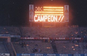 Peñarol, la alegria del Pueblo Oriental
Los clásicos, su diversion
Las Libertadores, su orgullo.
Las Intercontinentales, su honor.