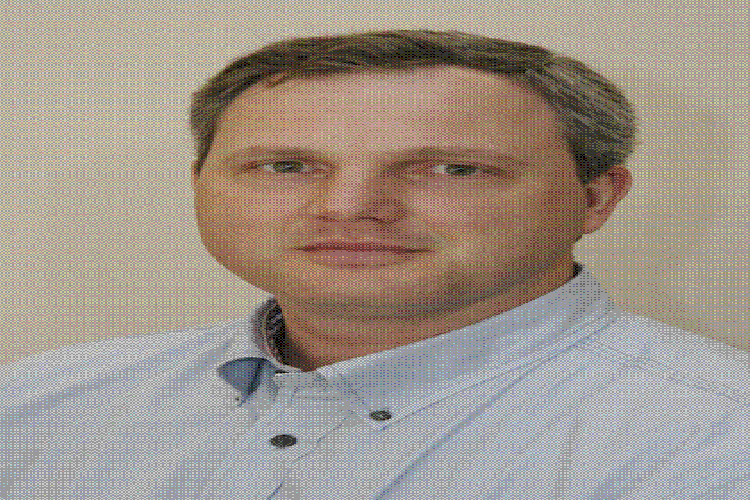 Engenheiro Agrônomo, 40 anos, casado, 2 filhos.
