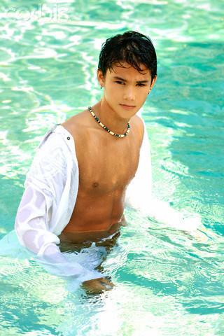 Seth Clearwater. im 15 im a ShapeShifter!. younger brother of Leah. Single and looking?