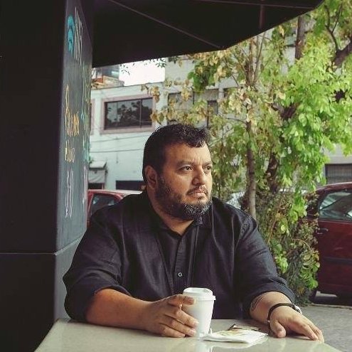 Fotógrafo + productor | Siempre que toso, estornudo.