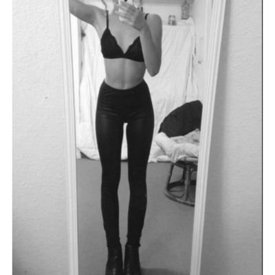 tw//🌺 cw: 68 kg height: 167 cm sw: 73 kg gw: 54 kg ugw: 49 kg
// i do not promote eating disorders //
pics arent me unless stated //
vent account //
dm me🌺