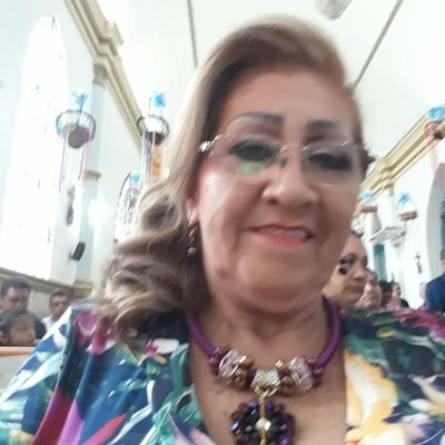 Mi trabajo diariamente , mi familia y mis ganas d vivir y ser mejor cada dia y sobre todo creer mucho en dios y saber levantarse s caes