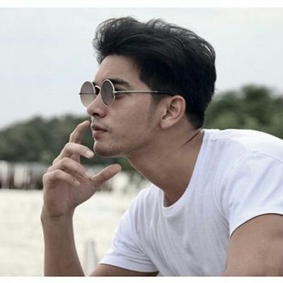 hussawee's profile picture. 