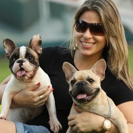 Sou acadêmica de medicina e apaixonada por Bulldogs.
