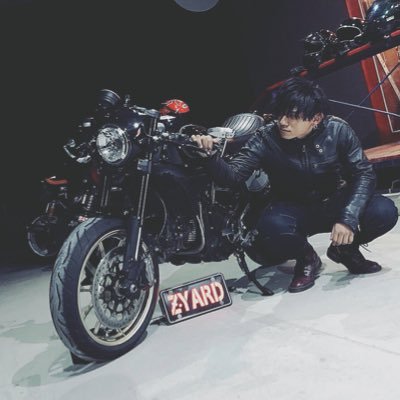 Kawasaki barius II → Ducati M400&scr caferacer Ducatista Ltwiner rider&bassist Tatoo Stud cigarette Blood type”AB” a small man 貴方のフォローをお待ちしております🇮🇹