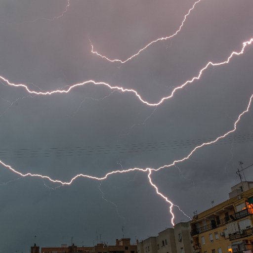 Alguien que les habla del tiempo en València (la casualidad). Me encanta RT vuestras fotos y vídeos.
Contacto: rafillat89@gmail.com