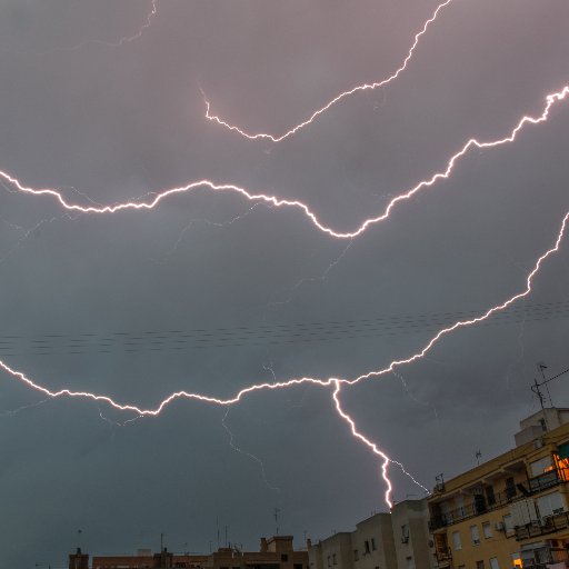 Alguien que les habla del tiempo en València (la casualidad). Me encanta RT vuestras fotos y vídeos.

Contacto: rafillat89@gmail.com