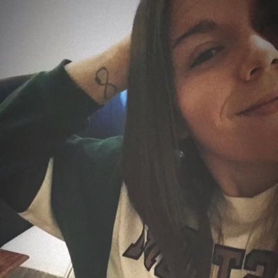 irenevallaa's profile picture. El hombre es el animal más cruel.-Friedrich Nietzsche. 🐶🐱 Maestra 👧🏽🏀