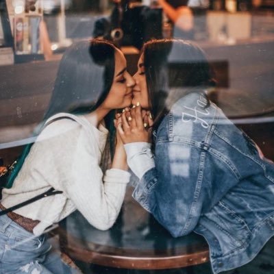 cacherchilena's profile picture. @calleypocheoffi @danielaacallee @pochosaurus Si te gusta Calle y Poché ❤️, ¡síguenos!👭🏳️‍🌈. Le tengo mucho amor a las bebes hermosas 😍, son lo mejor😳.