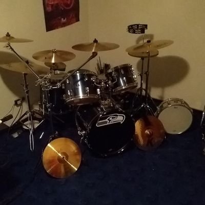 savepandas98's profile picture. ♪